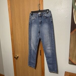 BDG "Mom" Size 26 Medium Wash High-Rise Skinny Leg Jeans w/28" Inseam - EUC